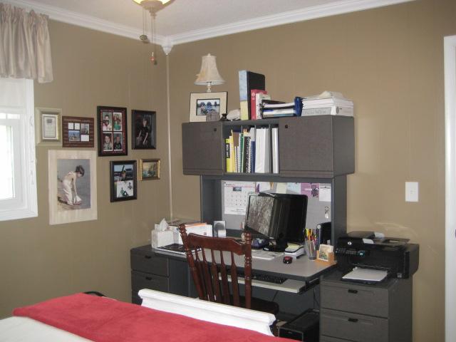 3451 Sainville Road Manchester, TN 37355 - Photo 15 of 20 Bedroom #3 is set up to hold a computer desk with all the hook ups.