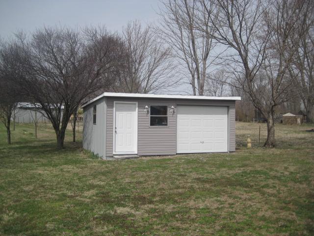 3451 Sainville Road Manchester, TN 37355 - Photo 4 of 20 The 20x20 Garage/Workshop has electric run to it.