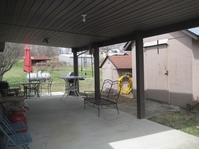 3451 Sainville Road Manchester, TN 37355 - Photo 7 of 20 10x10 Storage Shed and Well House.
