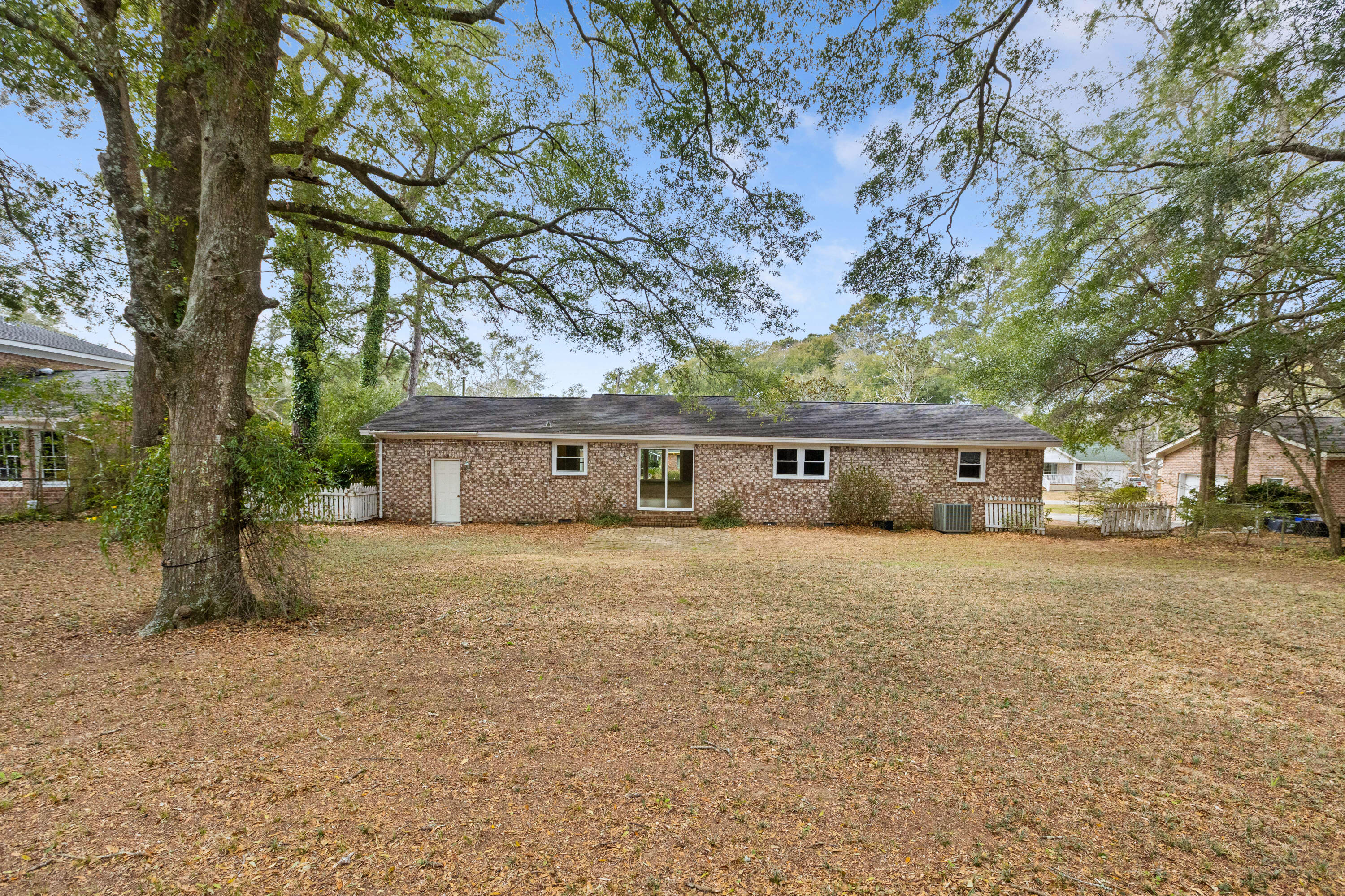 1072 Kentwood Circle Charleston, SC 29412 - Photo 31 of 42 1072KentwoodCir-CasaVerdeMediaLLC35