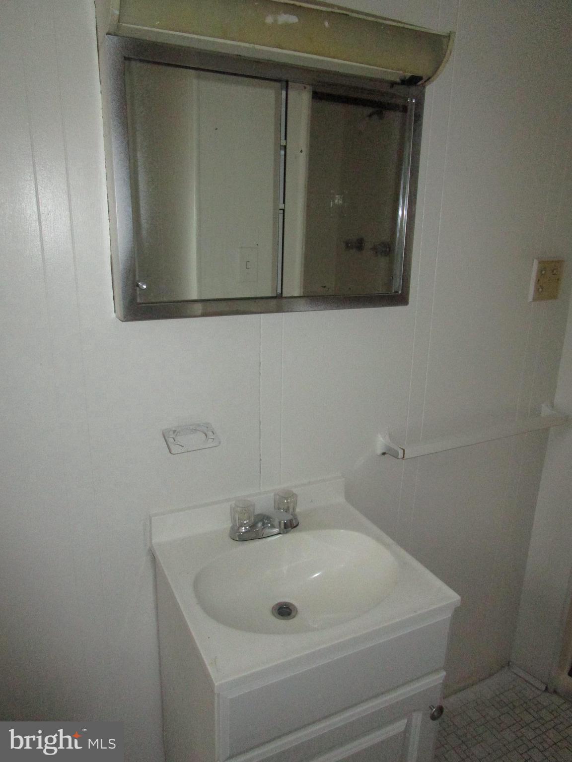 818 Wynnewood Road, Unit 3 Philadelphia, PA 19151 - Photo 5 of 29 Full Bath