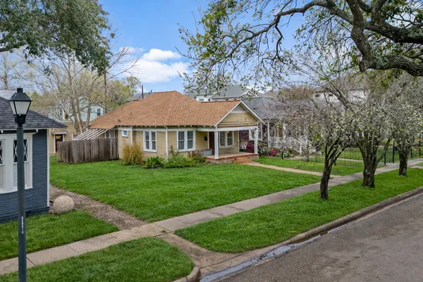 $925,000 | 1505 Tulane Street, Houston, TX 77008