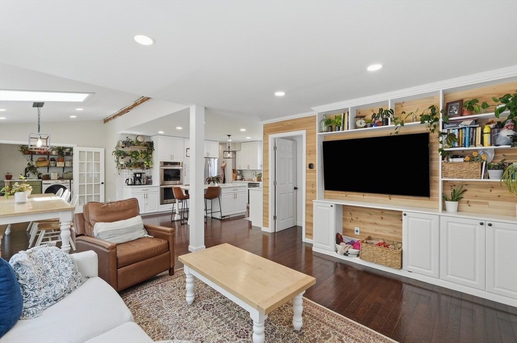 28 Shepard Street Westfield, MA 01085 - Photo 5 of 37