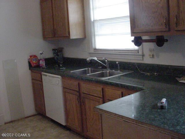 1511 Riggs Road Maysville, NC 28555 - Photo 2 of 6 Kitchen