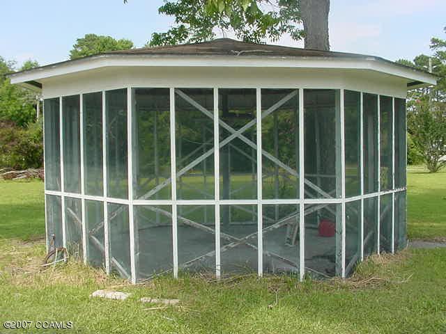 1511 Riggs Road Maysville, NC 28555 - Photo 5 of 6 Gazebo