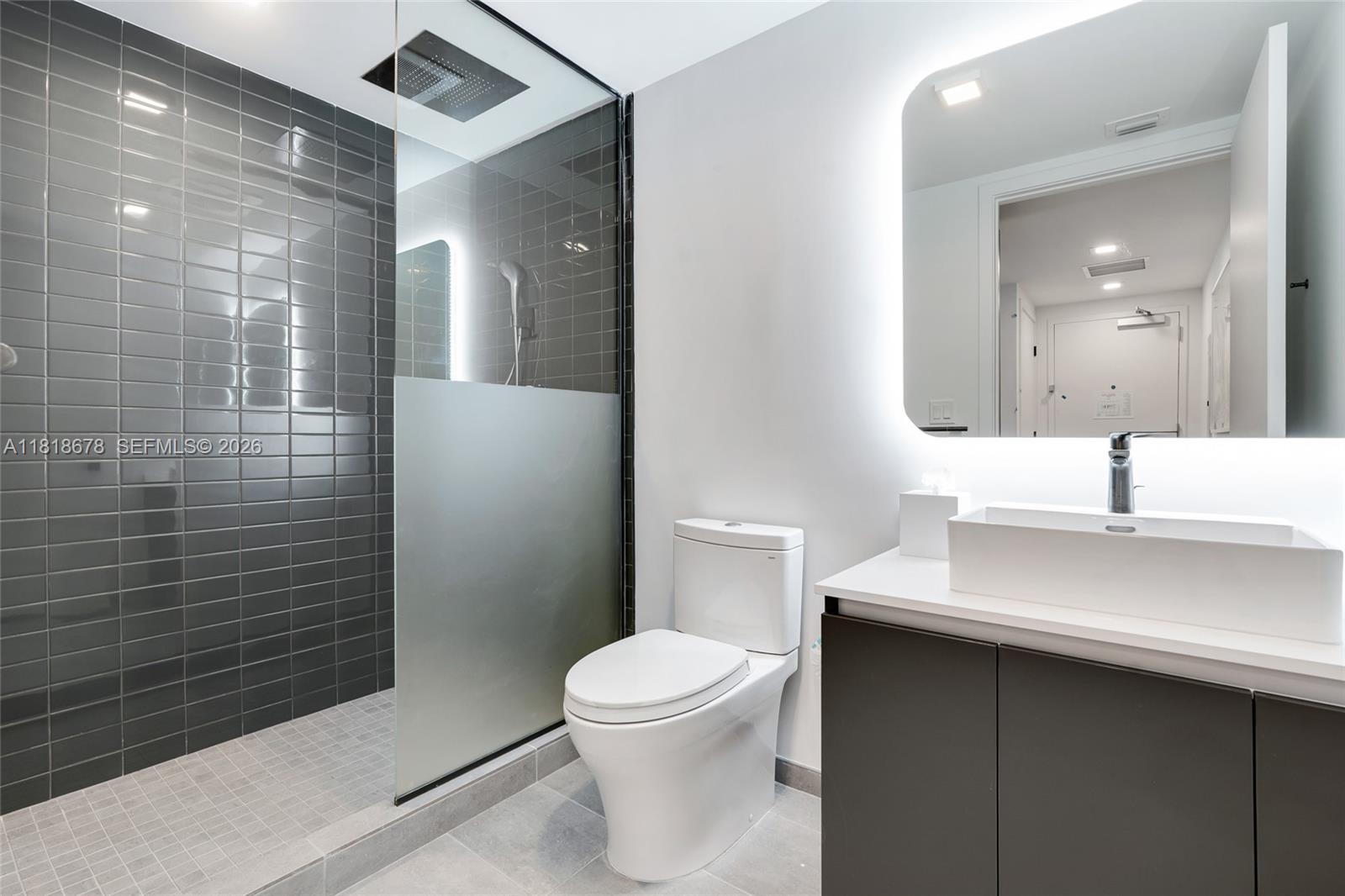 227 Northeast 2nd Street, Unit 2810 Miami, FL 33132 - Photo 16 of 21