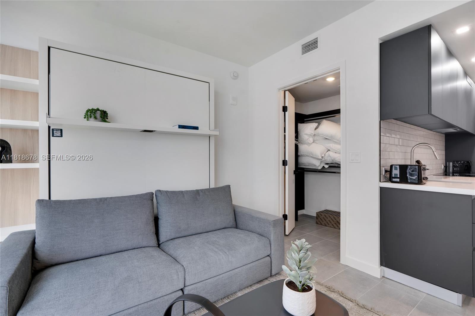 227 Northeast 2nd Street, Unit 2810 Miami, FL 33132 - Photo 6 of 21