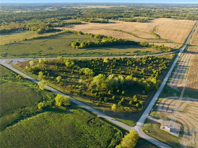 $270,000 | 1091 13th Highway, Leeton, MO 64761