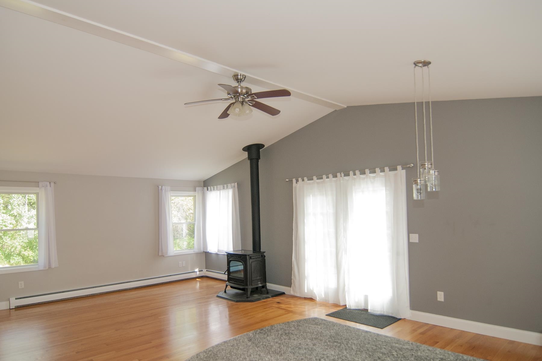 1799 Hinman Settler Road Derby, VT 05855 - Photo 4 of 28 Gallery Image 4