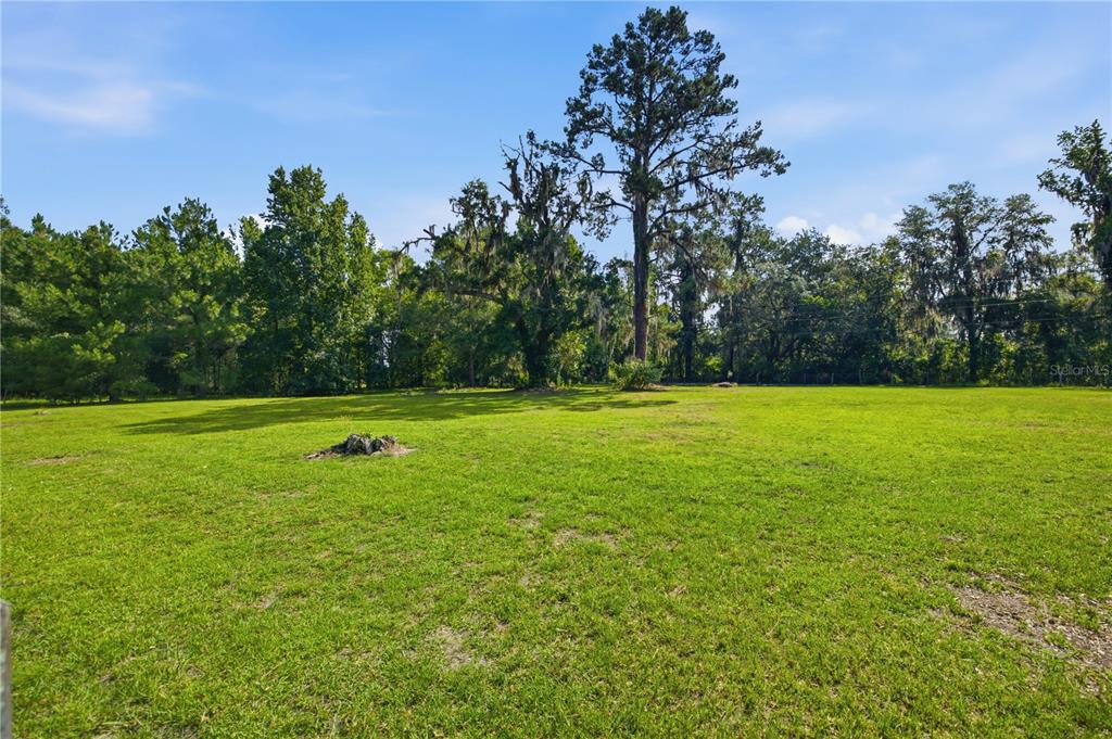 17900 Northwest 120th Avenue Road Reddick, FL 32686 - Photo 21 of 45 a view of a volley ball court