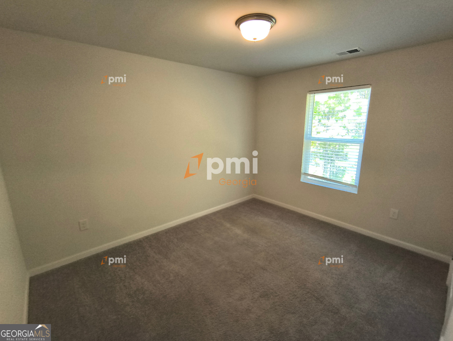 1552 Austin Drive Macon, GA 31217 - Photo 7 of 14 an empty room with a window
