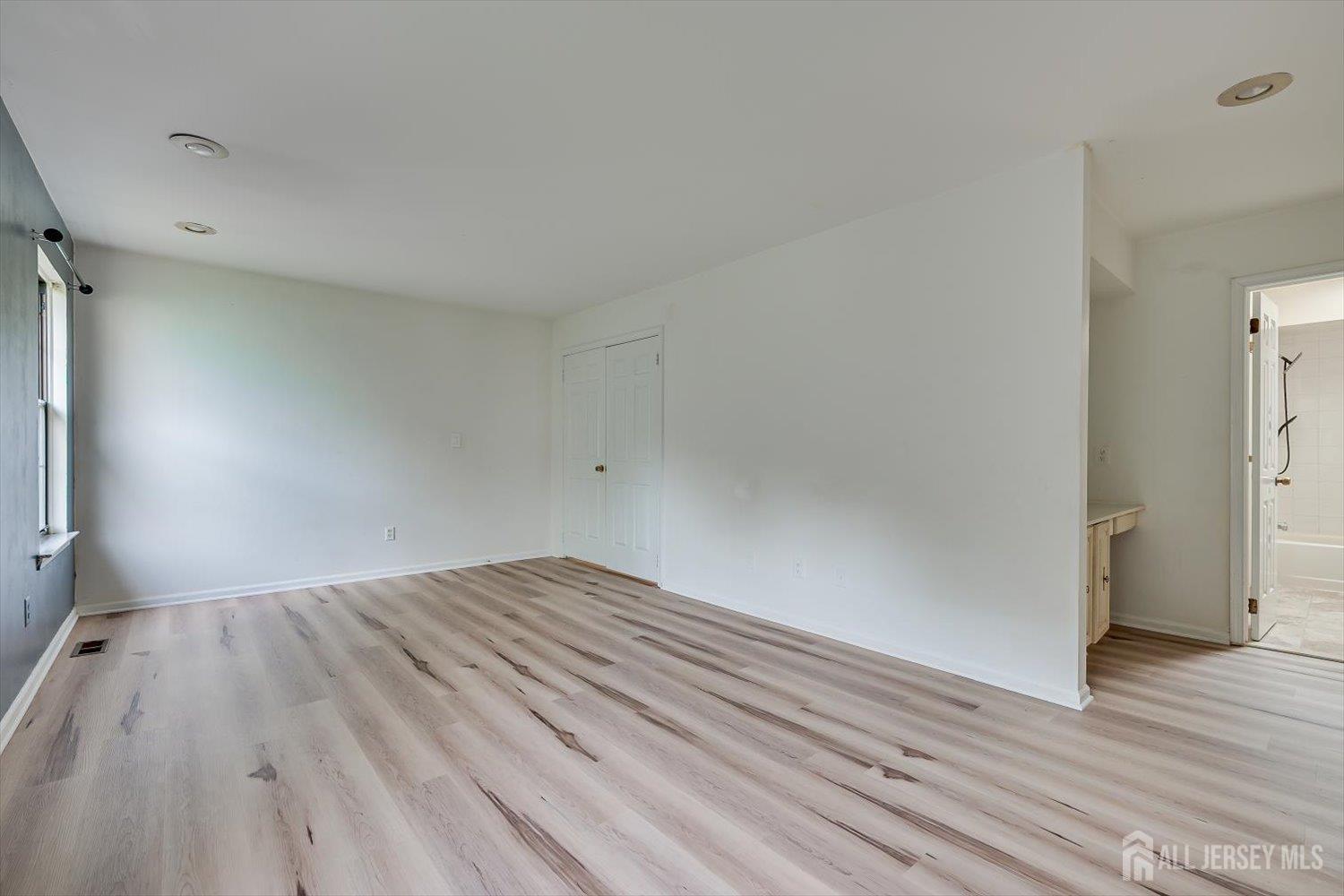503 Timber Oaks Road Edison, NJ 08820 - Photo 25 of 43 Gallery Image 25