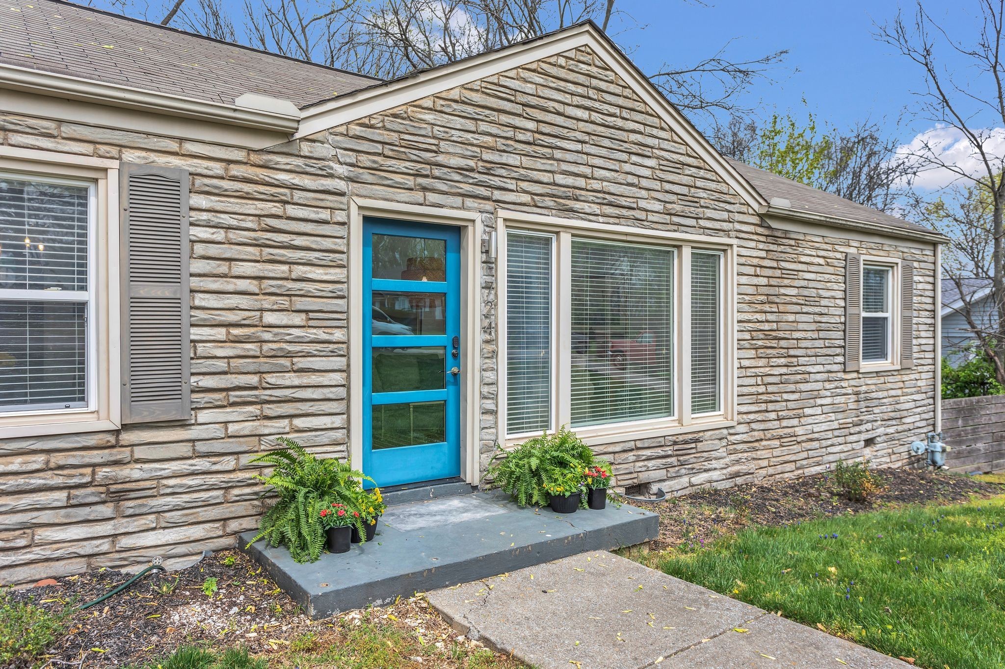 724 Dover Road Nashville, TN 37211 - Photo 2 of 32 a front view of a house with a yard