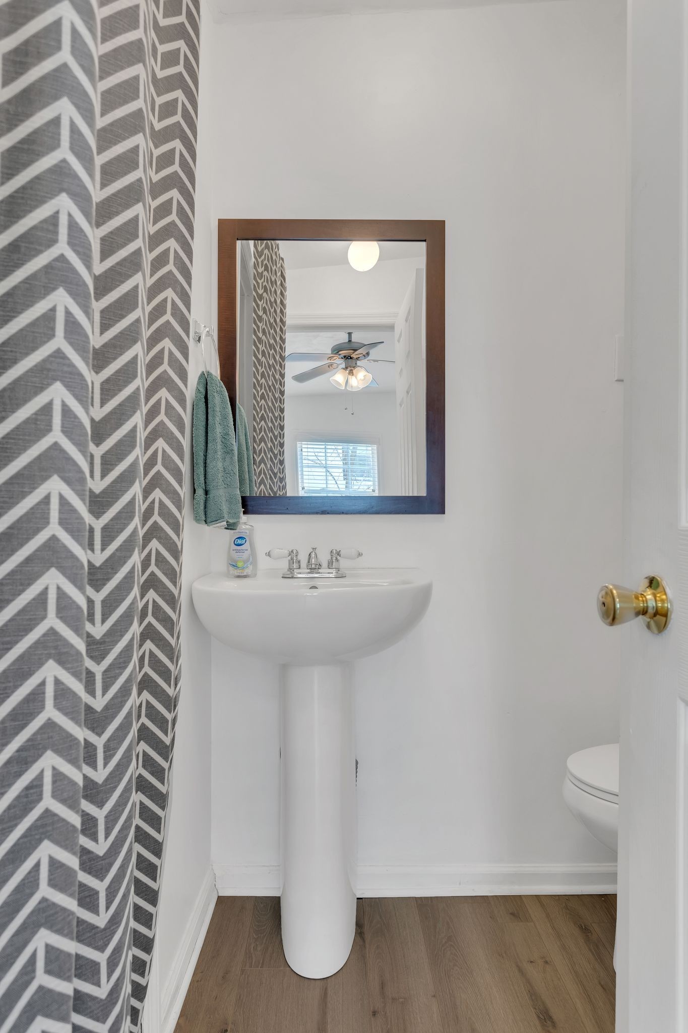 724 Dover Road Nashville, TN 37211 - Photo 23 of 32 a bathroom with a sink and a mirror