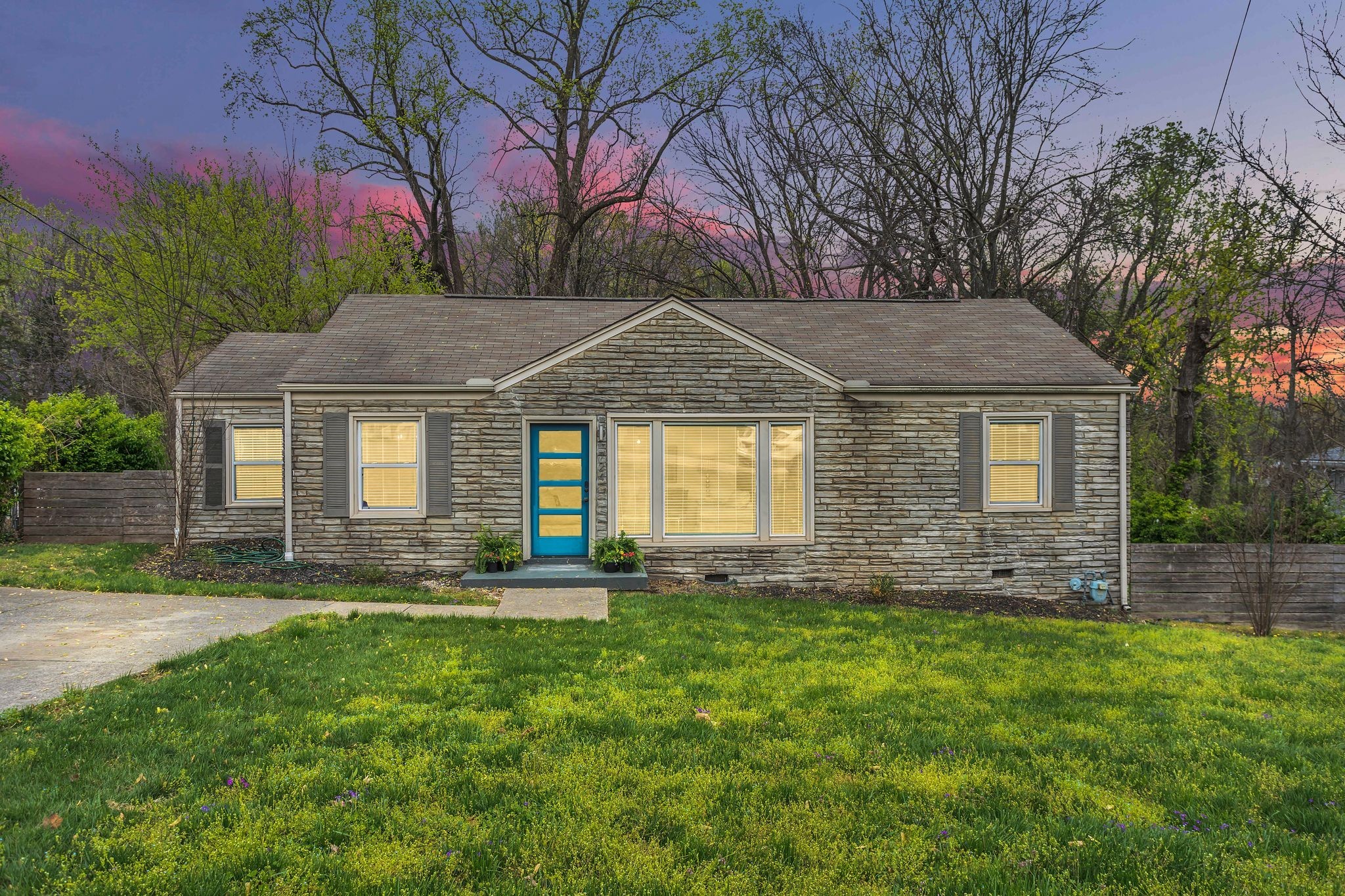 724 Dover Road Nashville, TN 37211 - Photo 32 of 32 a front view of a house with a yard