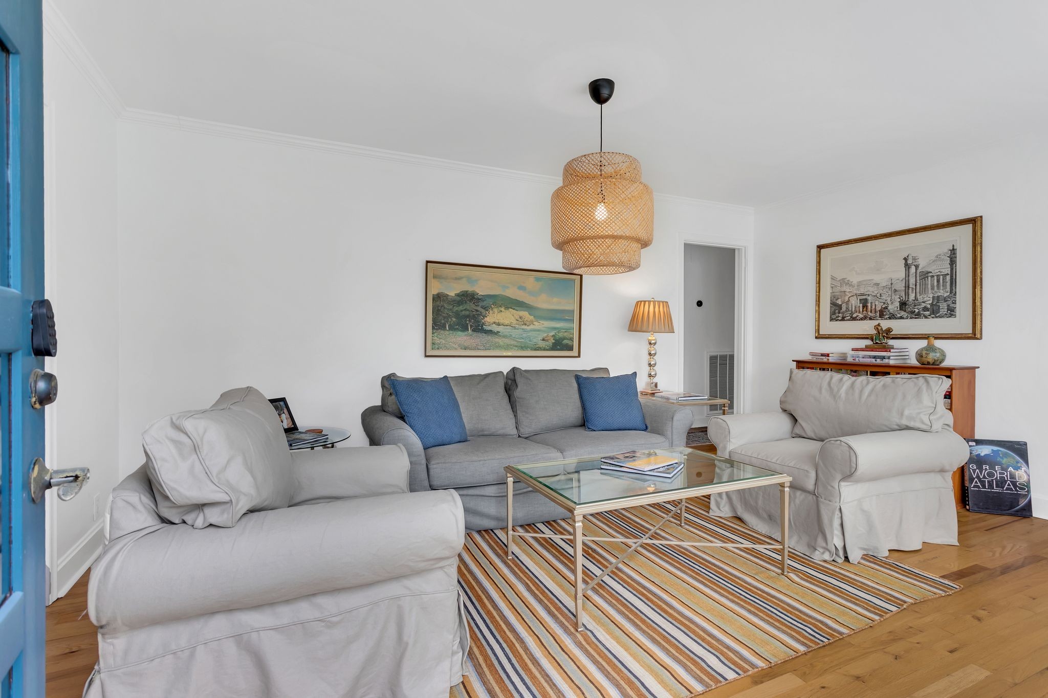 724 Dover Road Nashville, TN 37211 - Photo 5 of 32 a living room with furniture