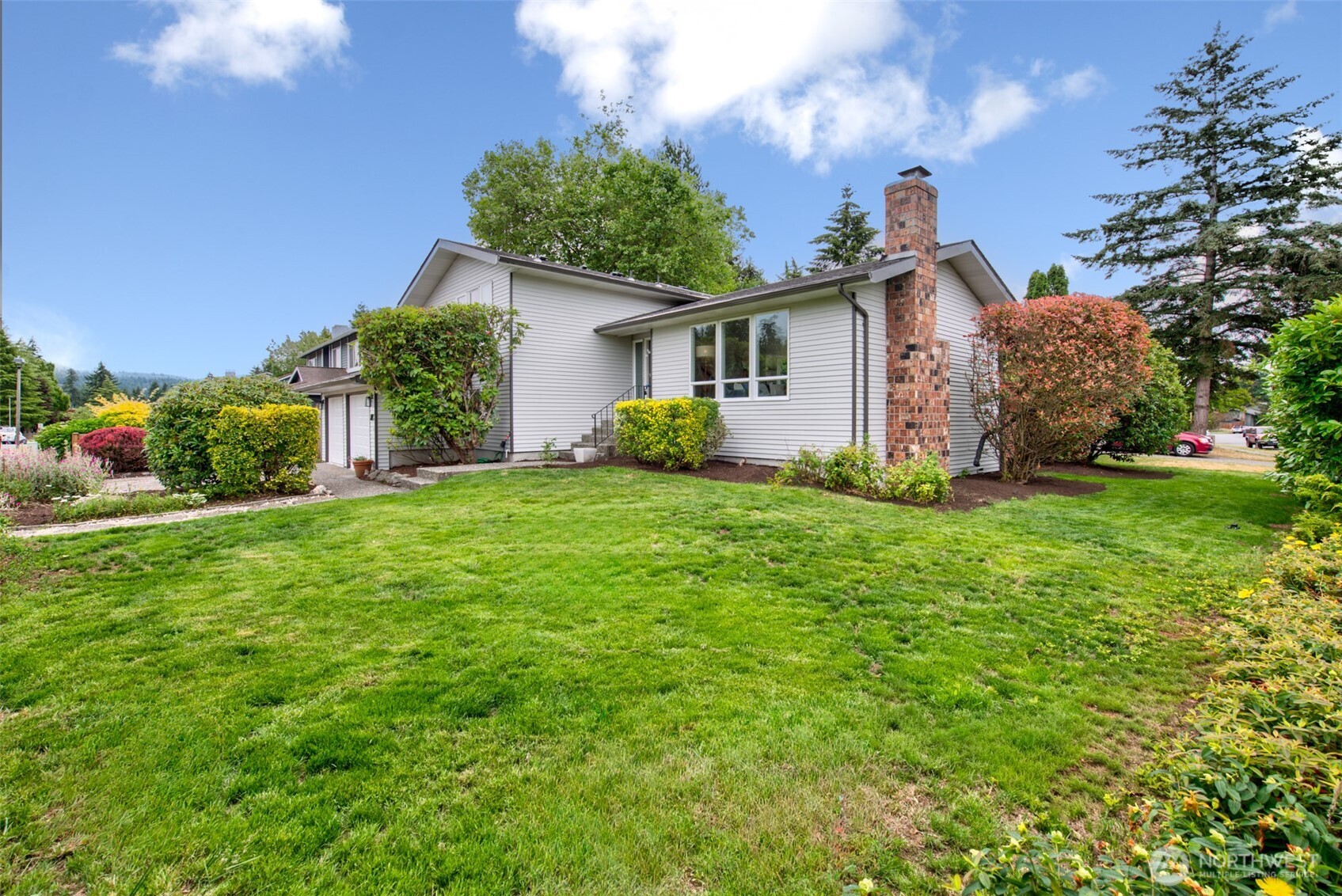 4303 Northeast 24th Street Renton, WA 98059 - Photo 2 of 30