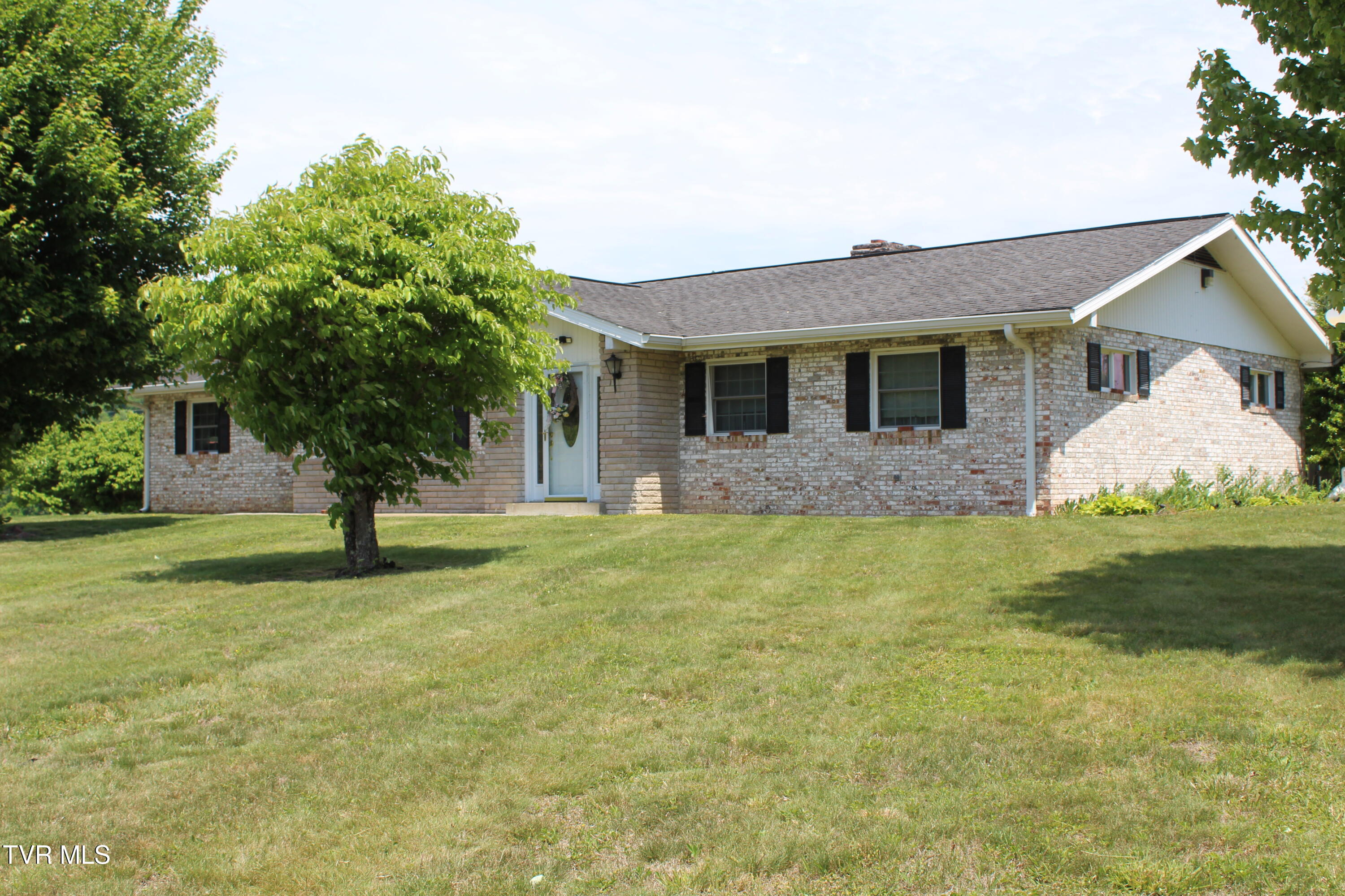 363 Sugar Run Road Jonesville, VA 24263 - Photo 3 of 48 IMG_6828