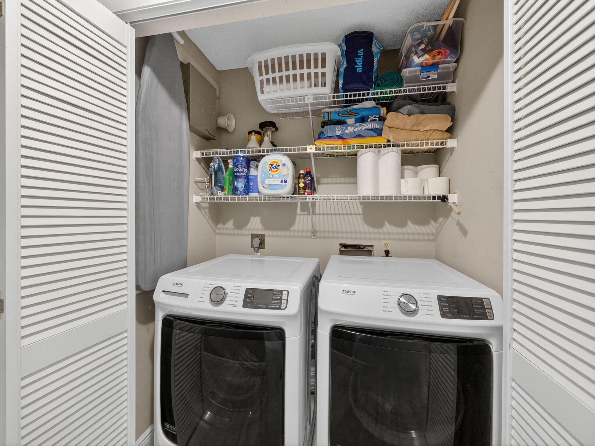 7472 La Paz Boulevard, Unit 109 Boca Raton, FL 33433 - Photo 21 of 29 a utility room with dryer and washer