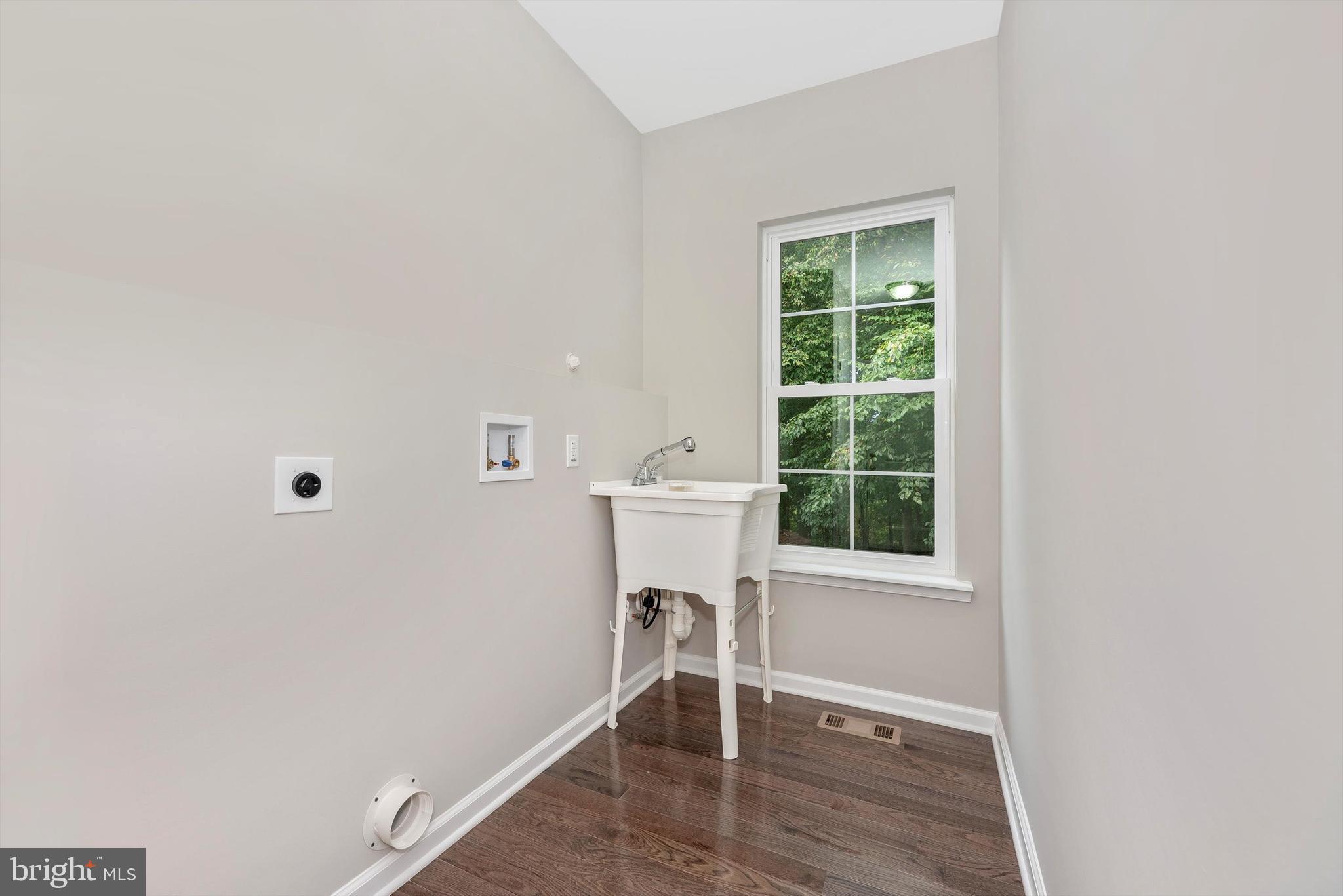 6423 Spring Forest Road Frederick, MD 21701 - Photo 18 of 64 Laundry/ mud room