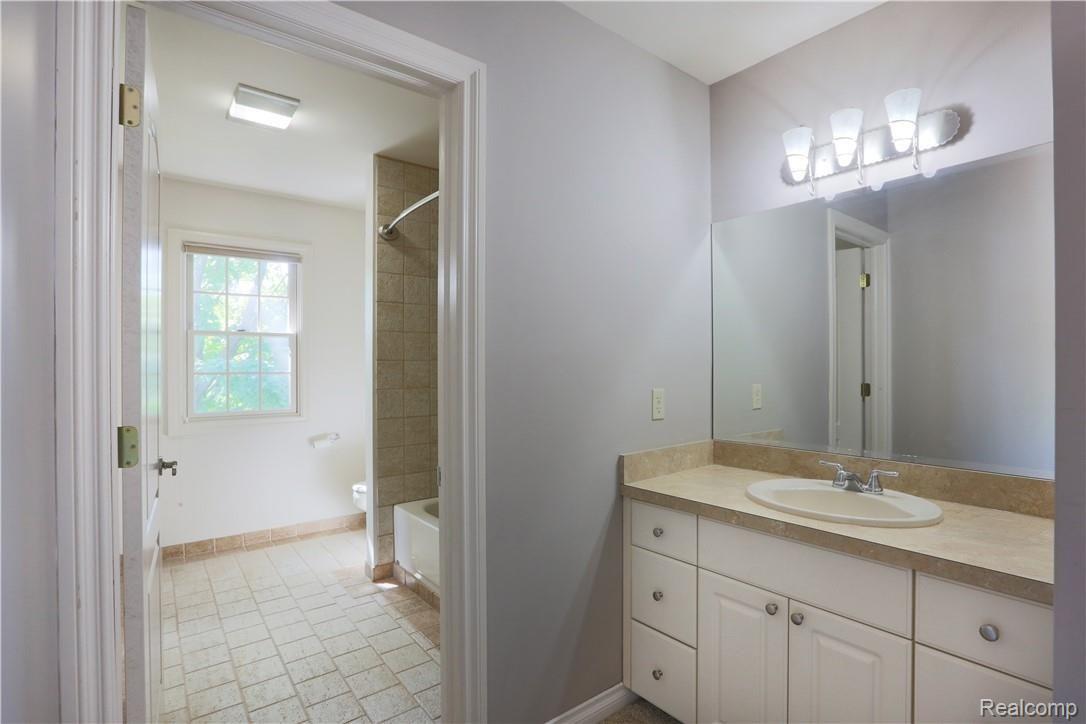 912 West 3rd Street Rochester, MI 48307 - Photo 20 of 46 0I0A0580.jpg