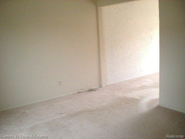 8140 Busko Court Warren, MI 48093 - Photo 5 of 20 DSCN7721.JPG