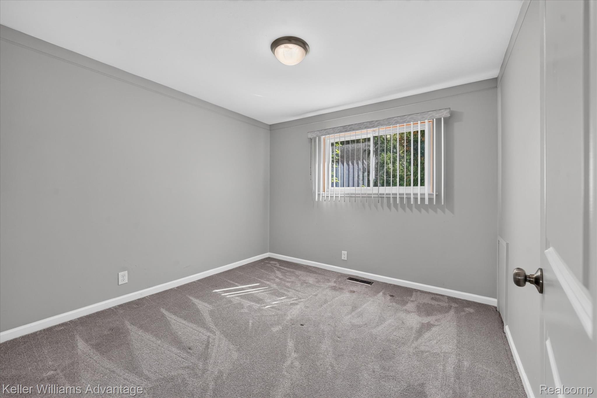 31428 Hartwick Drive Warren, MI 48088 - Photo 23 of 40 25-31428-Hartwick-Dr-Warren-WindowStill.jpg