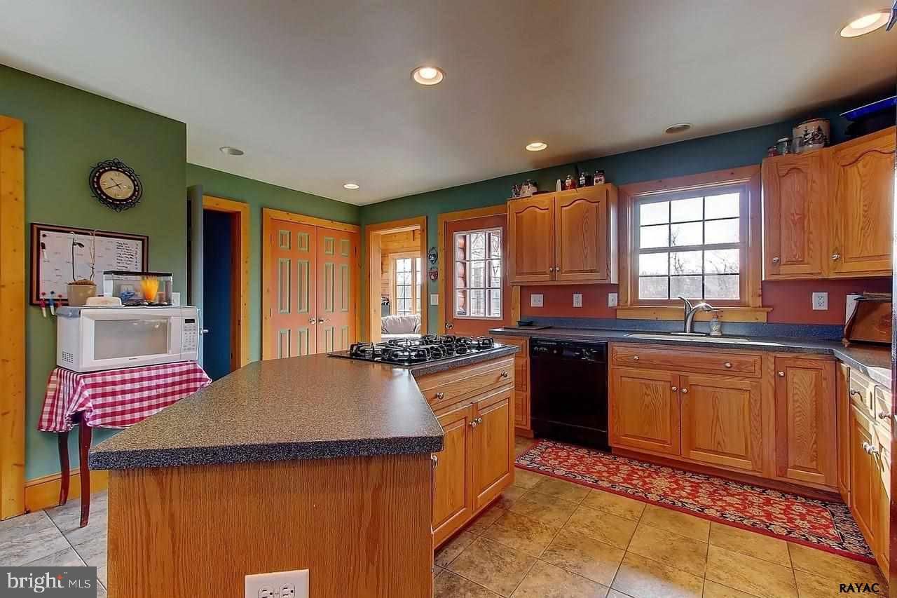 468 Gun Club Road York, PA 17406 - Photo 8 of 36 Gallery Image 8