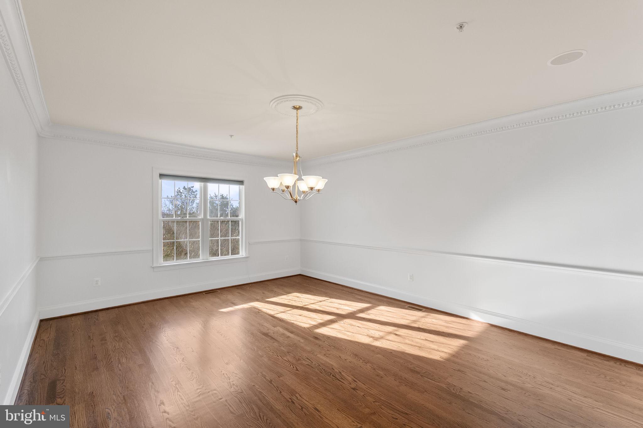 11902 Piedmont Road Clarksburg, MD 20871 - Photo 17 of 64 Dining room
