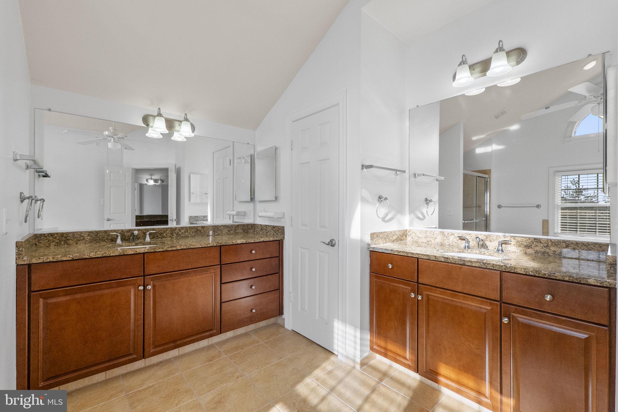 11902 Piedmont Road Clarksburg, MD 20871 - Photo 39 of 64 Primary bath