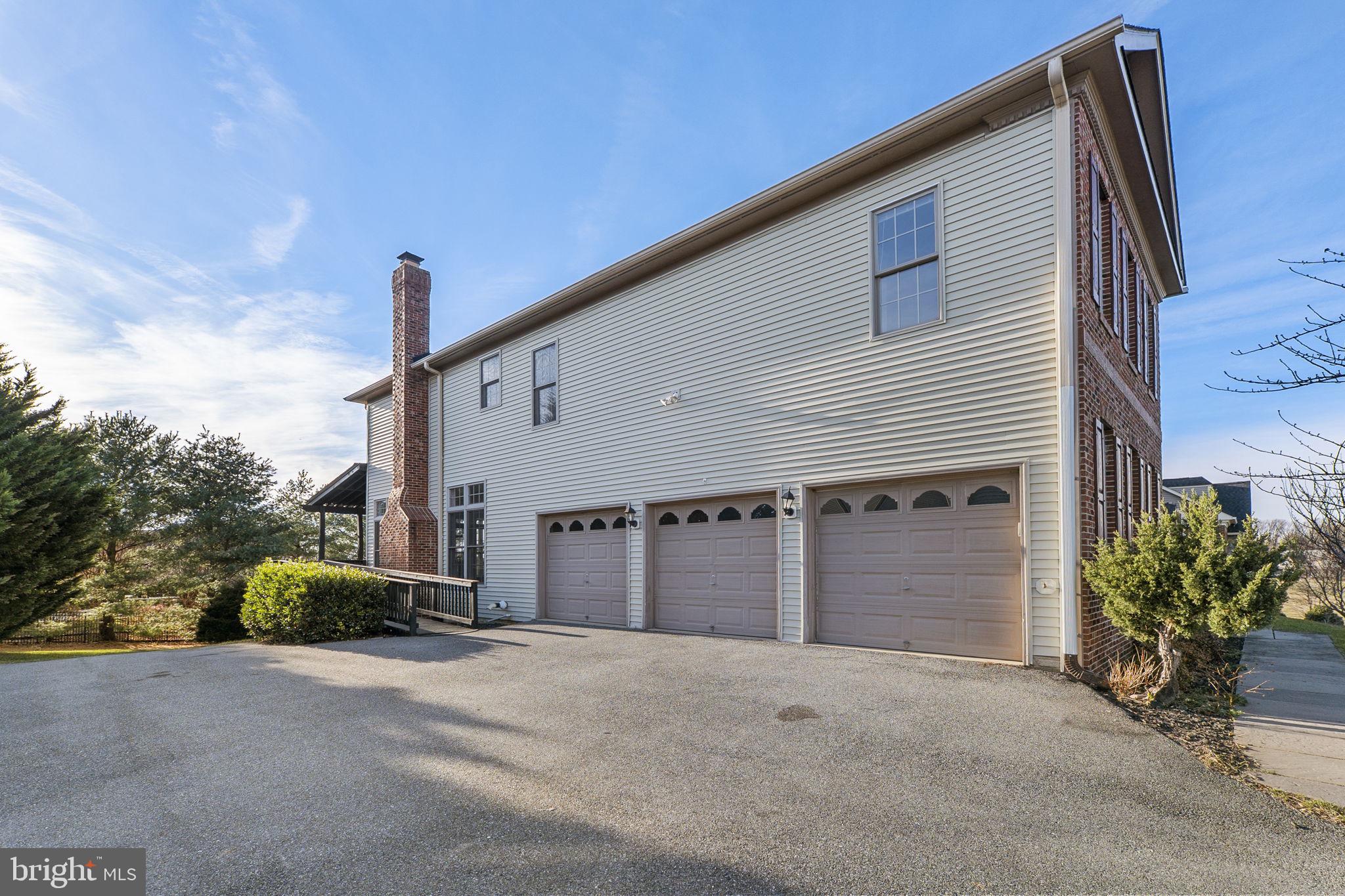 11902 Piedmont Road Clarksburg, MD 20871 - Photo 61 of 64 Attached three car garage
