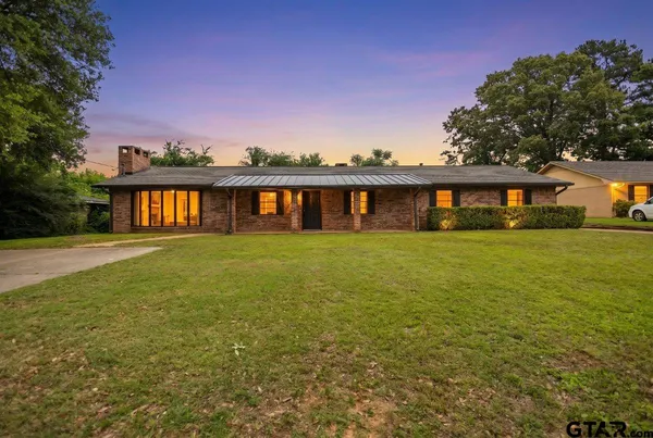 $299,900 | 3007 Royal Drive, Kilgore, TX 75662