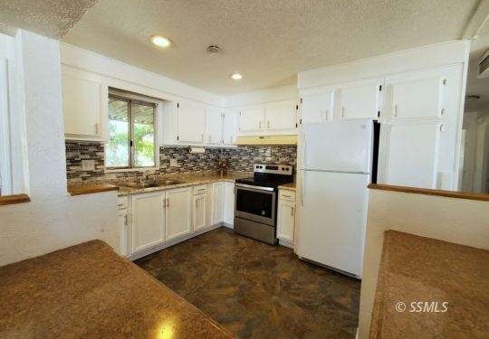 1555 North Calvert Boulevard Ridgecrest, CA 93555 - Photo 4 of 31