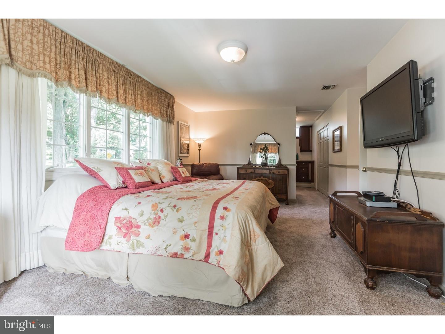 1383 Holt Road Huntingdon Valley, PA 19006 - Photo 11 of 25 Gallery Image 11