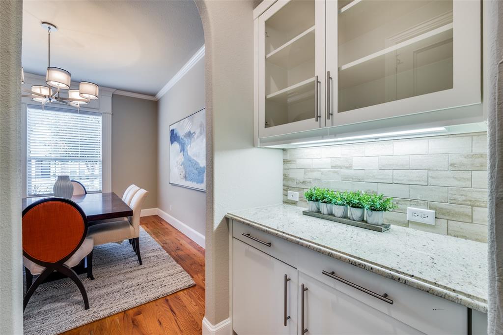 2168 Dampton Drive Frisco, TX 75033 - Photo 12 of 31 a living room with furniture and a potted plant