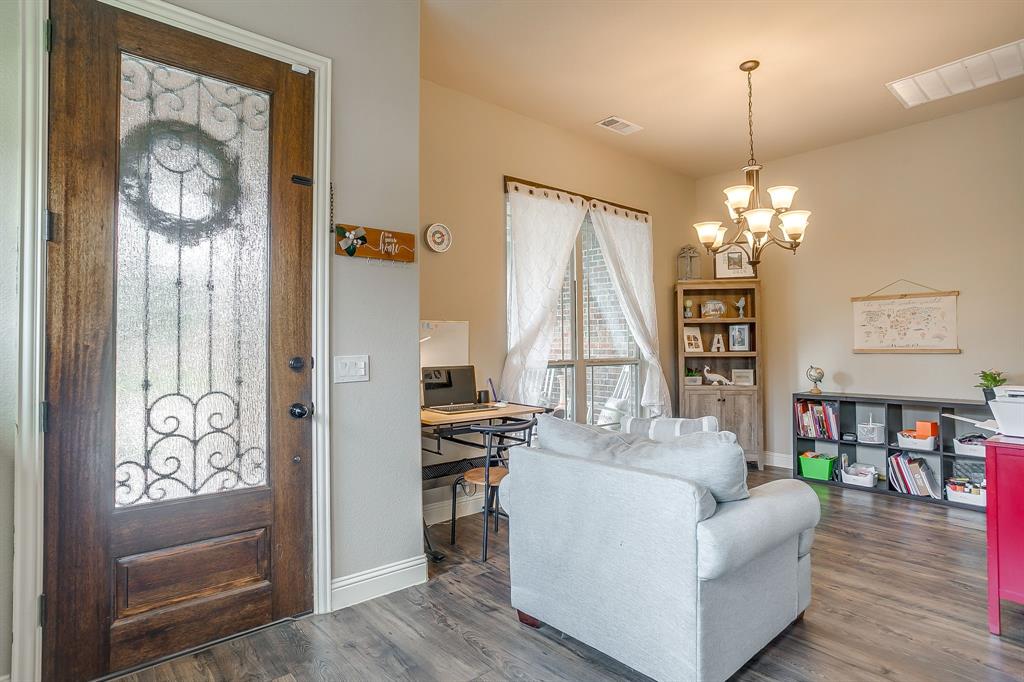 1033 Rustic Oak Way Burleson, TX 76028 - Photo 7 of 40