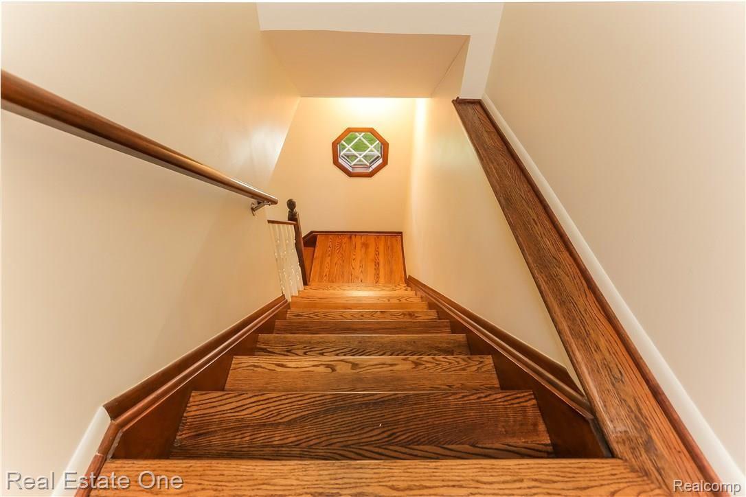 3125 Wakefield Road Berkley, MI 48072 - Photo 31 of 38 032-Landing-3895227-large.jpg