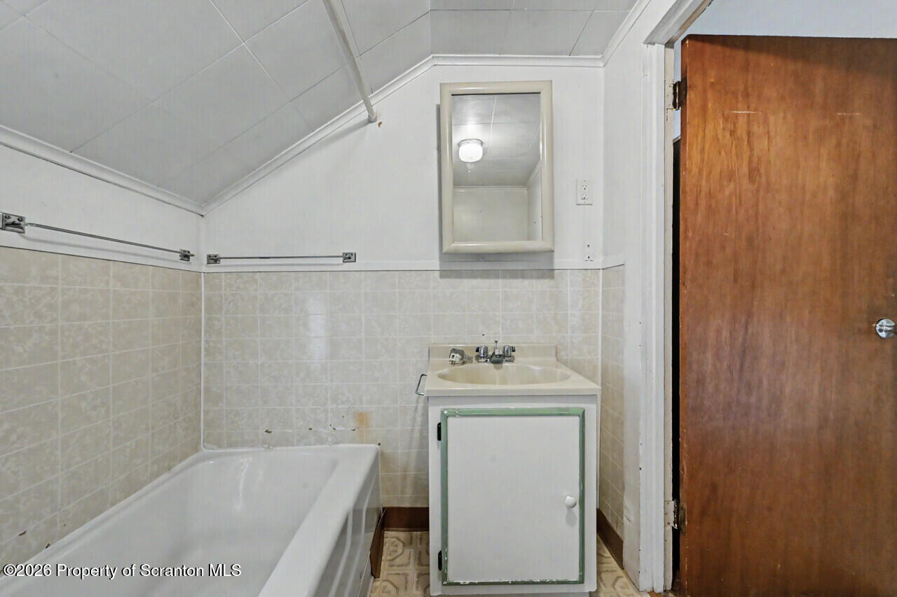 2011 Rigg Street Dunmore, PA 18512 - Photo 37 of 44 2nd BA