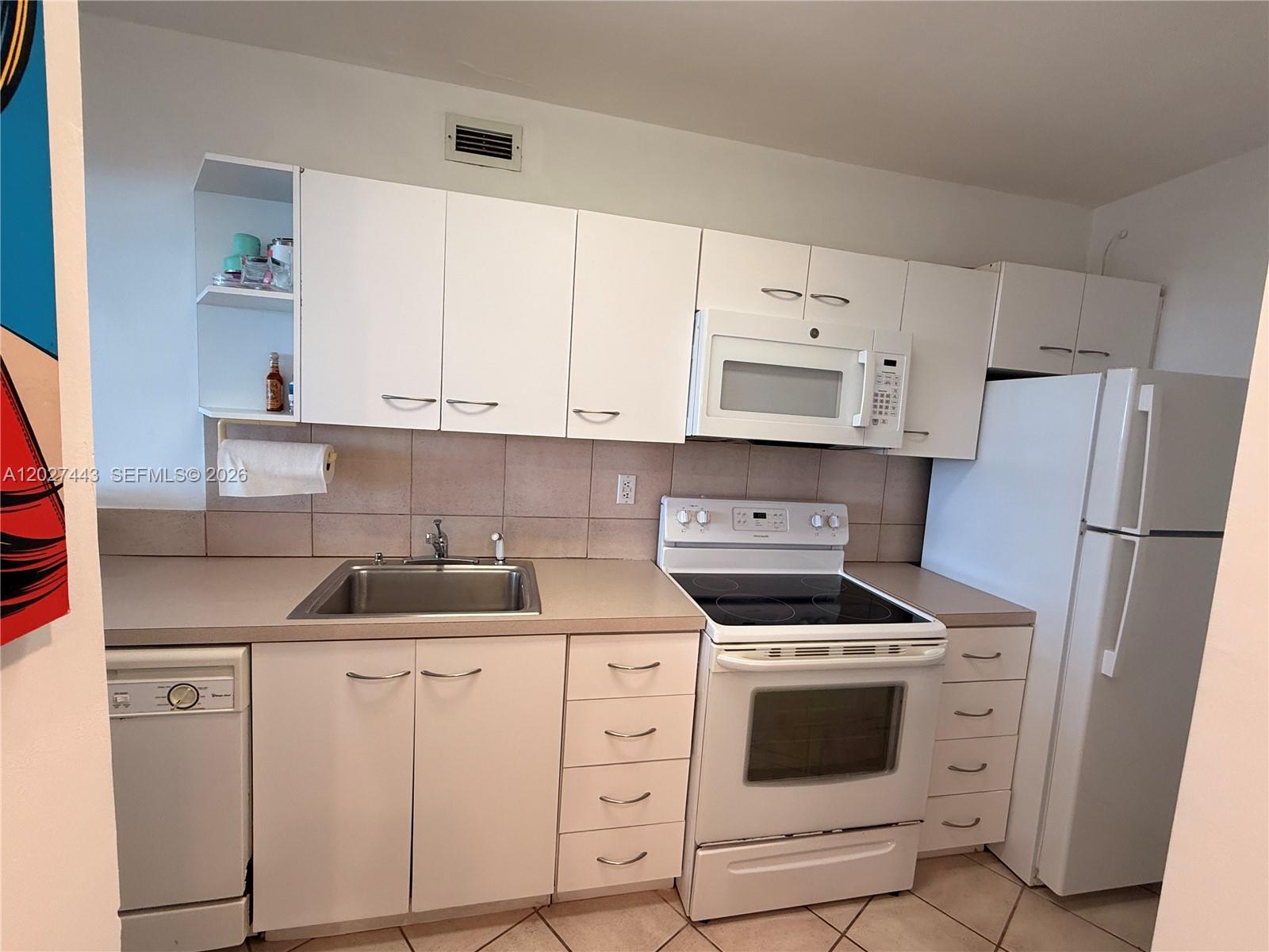 100 Lincoln Road, Unit 1427 Miami Beach, FL 33139 - Photo 10 of 26
