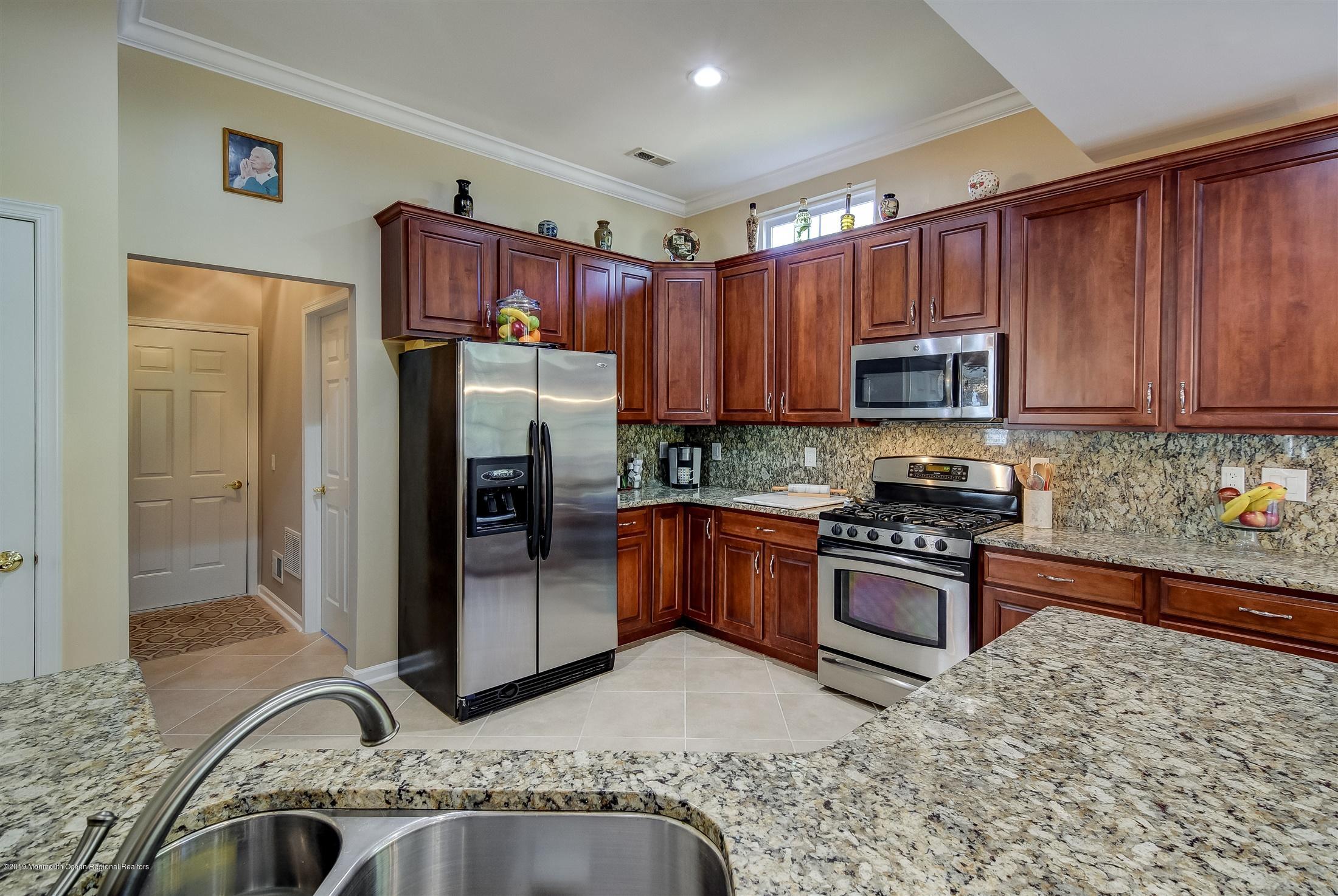1 Kings N Road Jackson, NJ 08527 - Photo 15 of 47 15-Kitchen