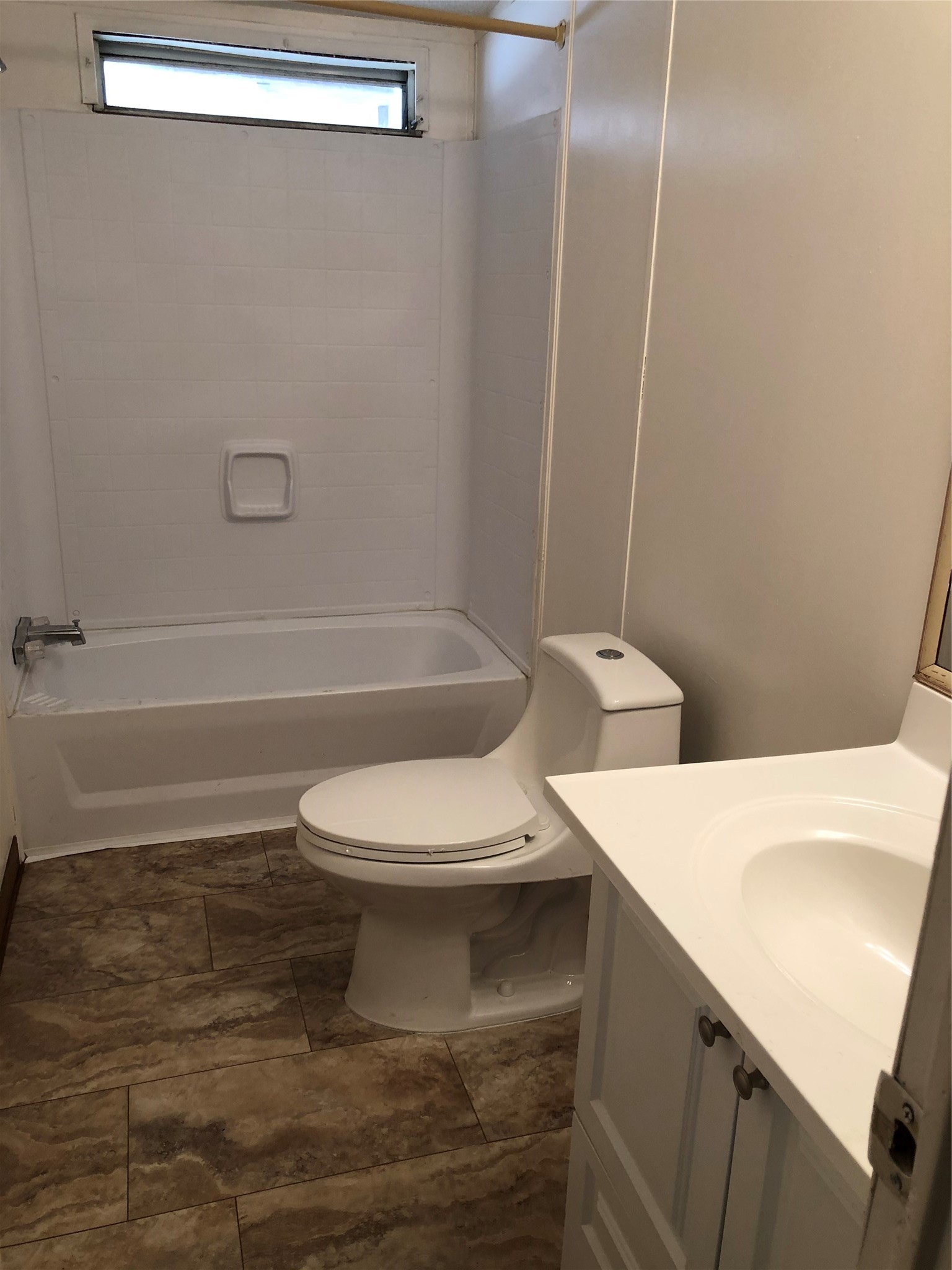 22765 Hudson Road New Caney, TX 77357 - Photo 9 of 13 Guest Bathroom