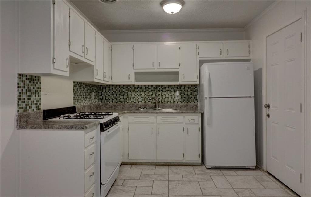 10252 Foxfire Terrace Jonesboro, GA 30238 - Photo 3 of 6