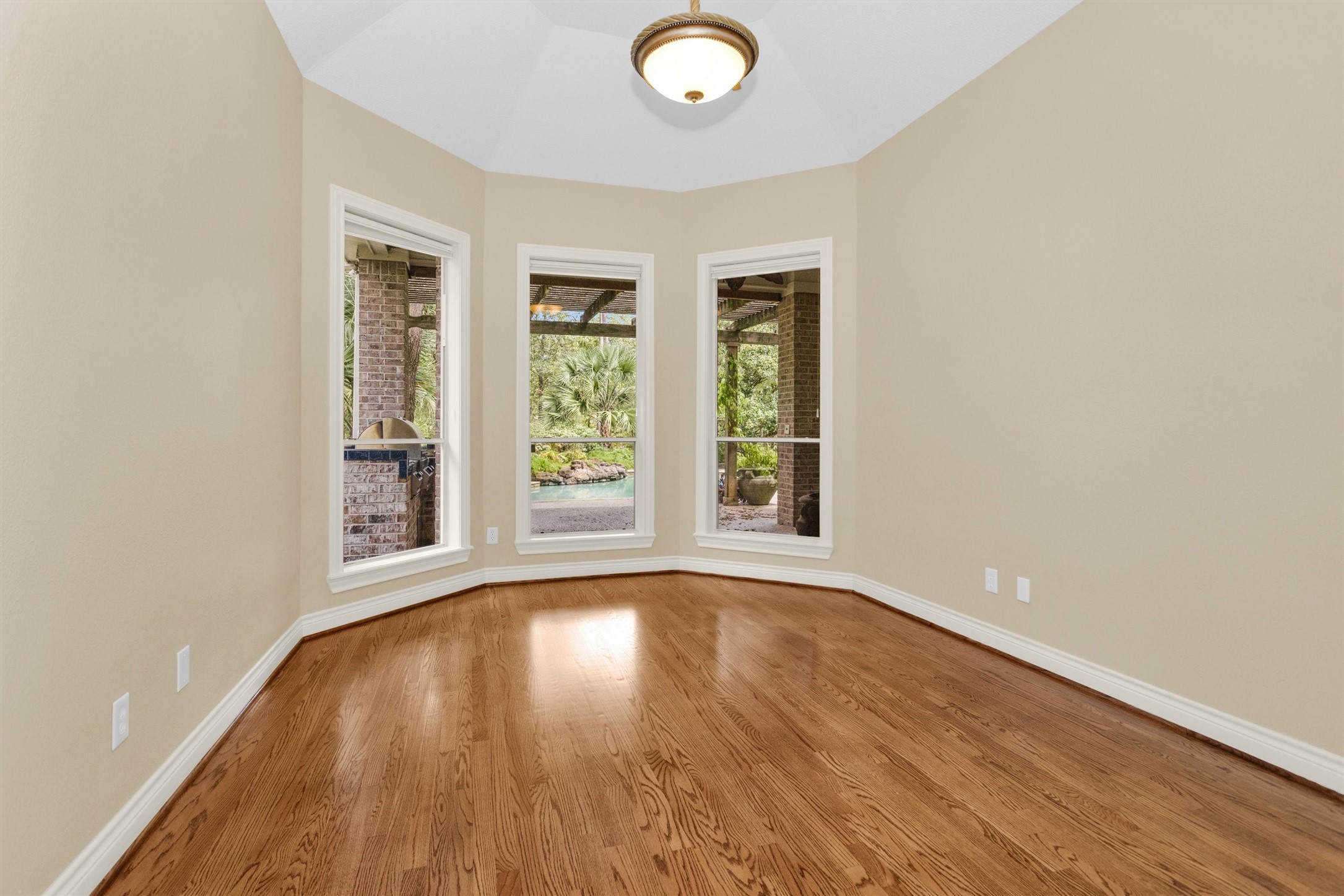 263 Saddle Ridge Spring, TX 77380 - Photo 30 of 50 2nd Bedroom with walk-in Closet on the first floor.