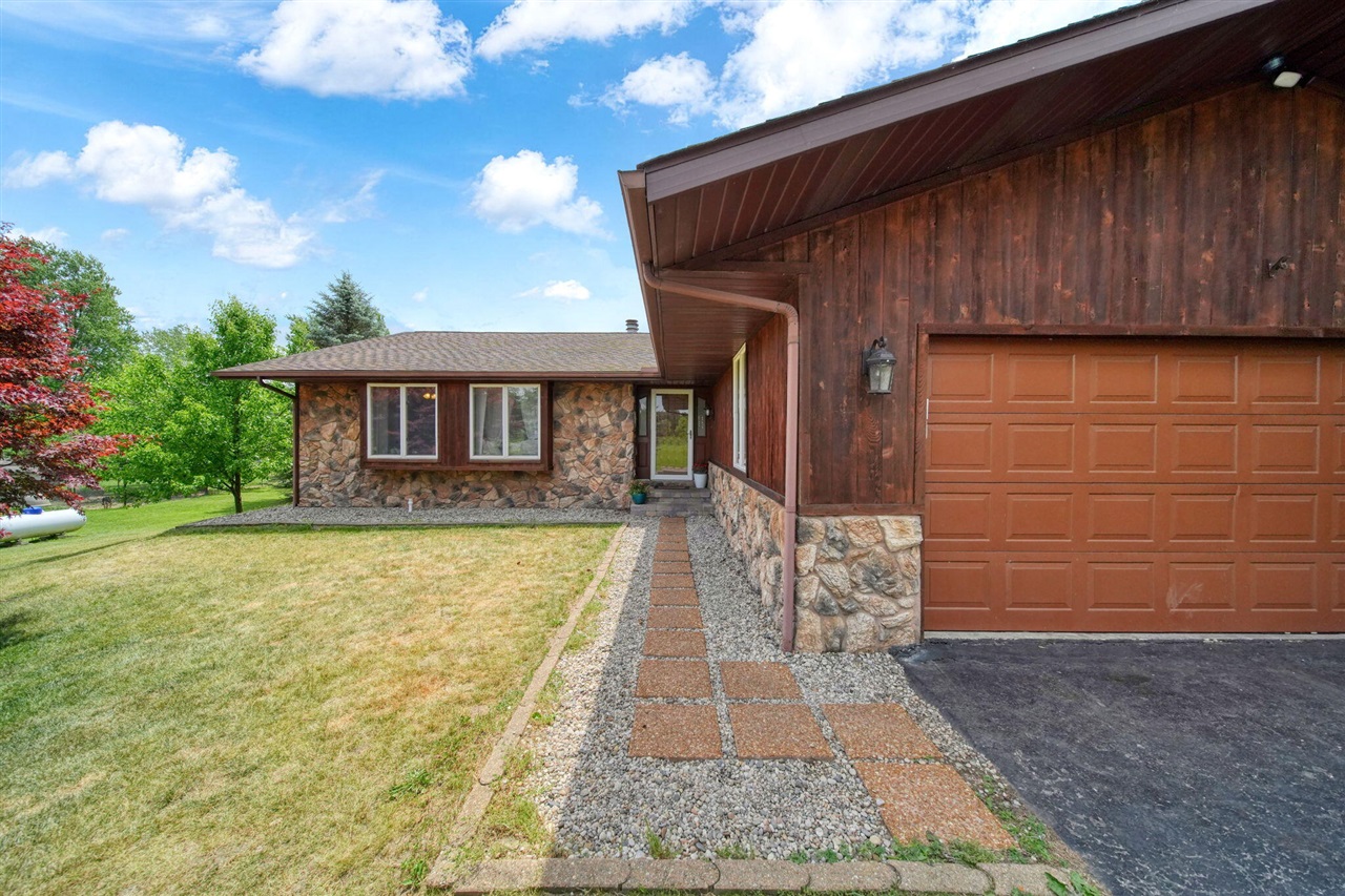 10799 Austin Road Brooklyn, MI 49230 - Photo 3 of 65