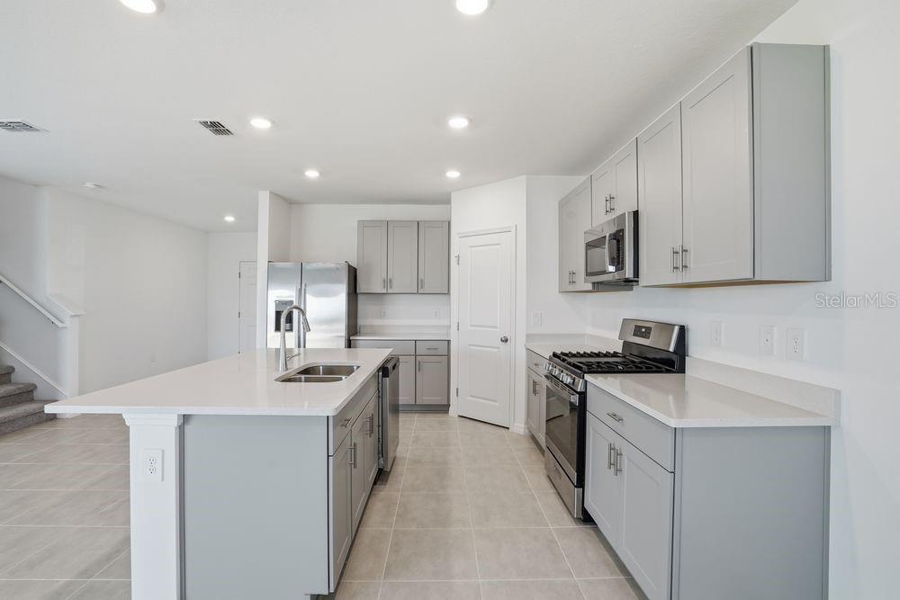 13239 Commons Avenue Parrish, FL 34219 - Photo 4 of 46