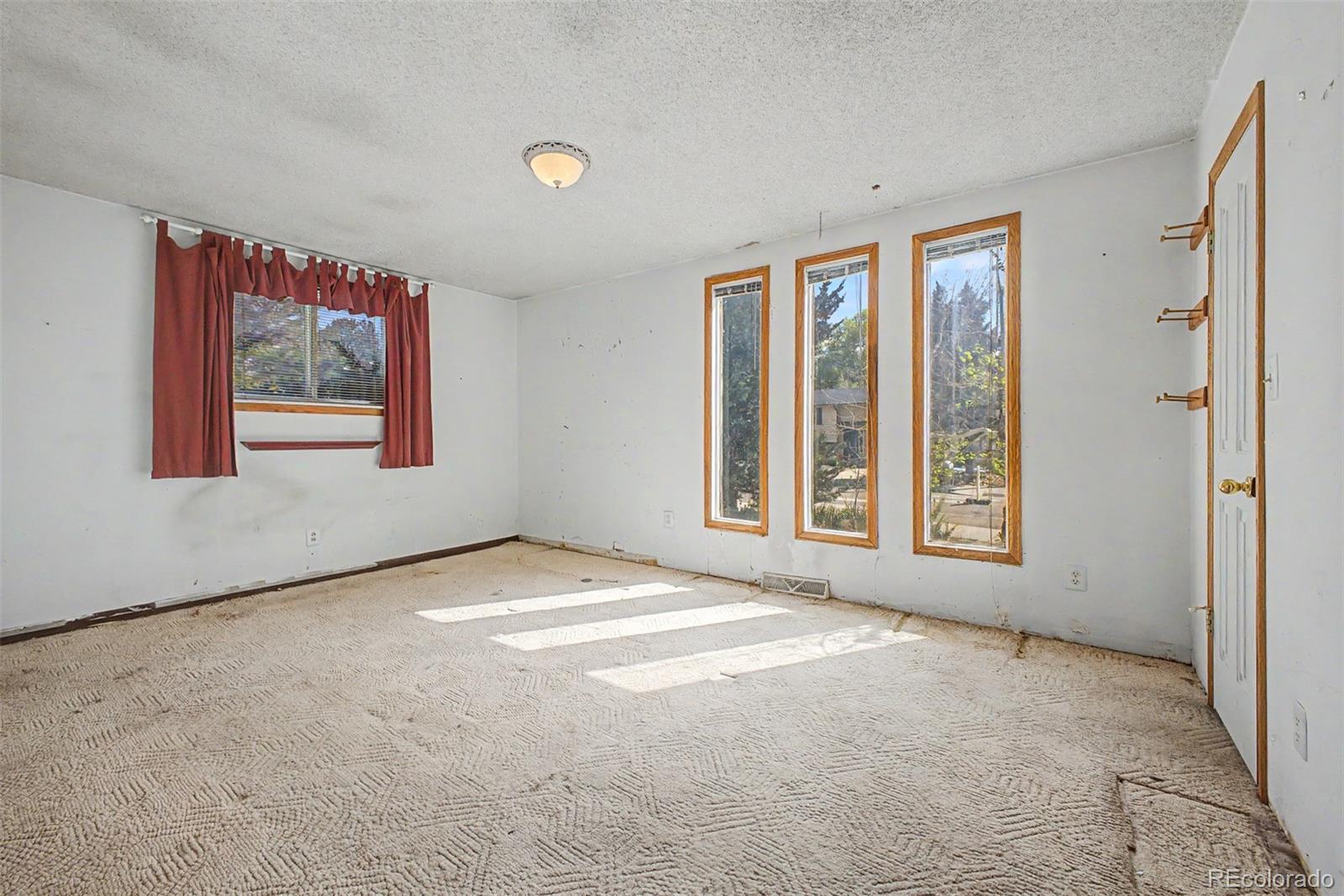 1600 Northwestern Road Longmont, CO 80503 - Photo 20 of 41 a view of an empty room with a window