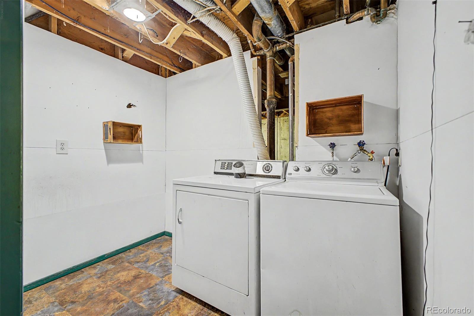 1600 Northwestern Road Longmont, CO 80503 - Photo 37 of 41 a utility room with dryer and washer