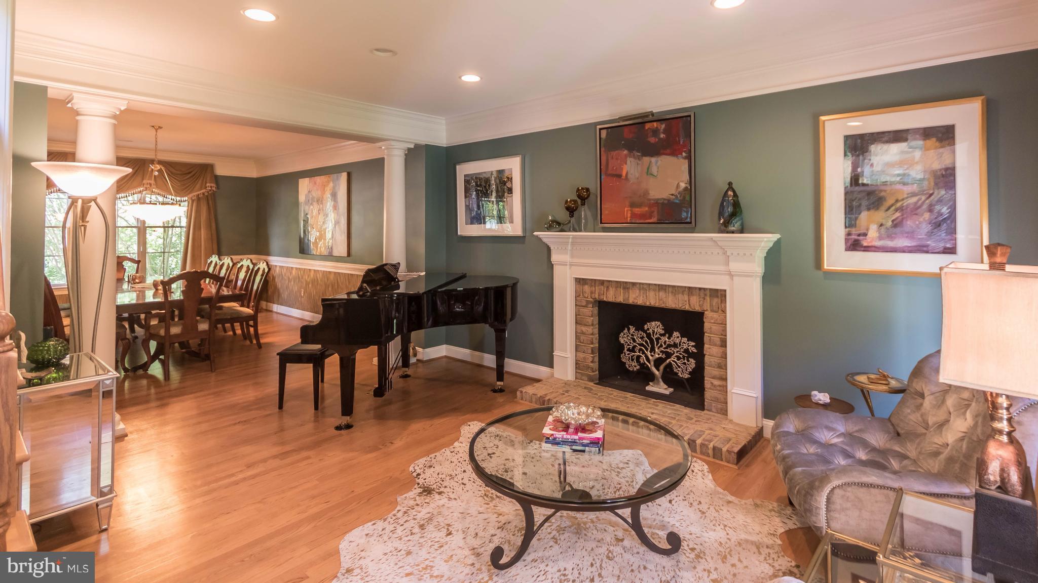 940 Hilltop Road Arnold, MD 21012 - Photo 11 of 30 ...columned graciousness with a flair...
