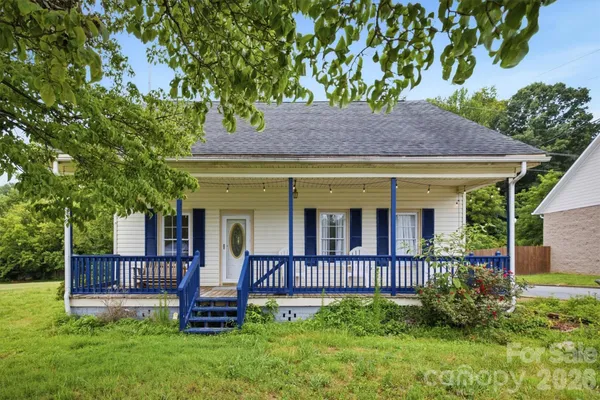 $198,000 | 302 Catawba Avenue, Hickory, NC 28601