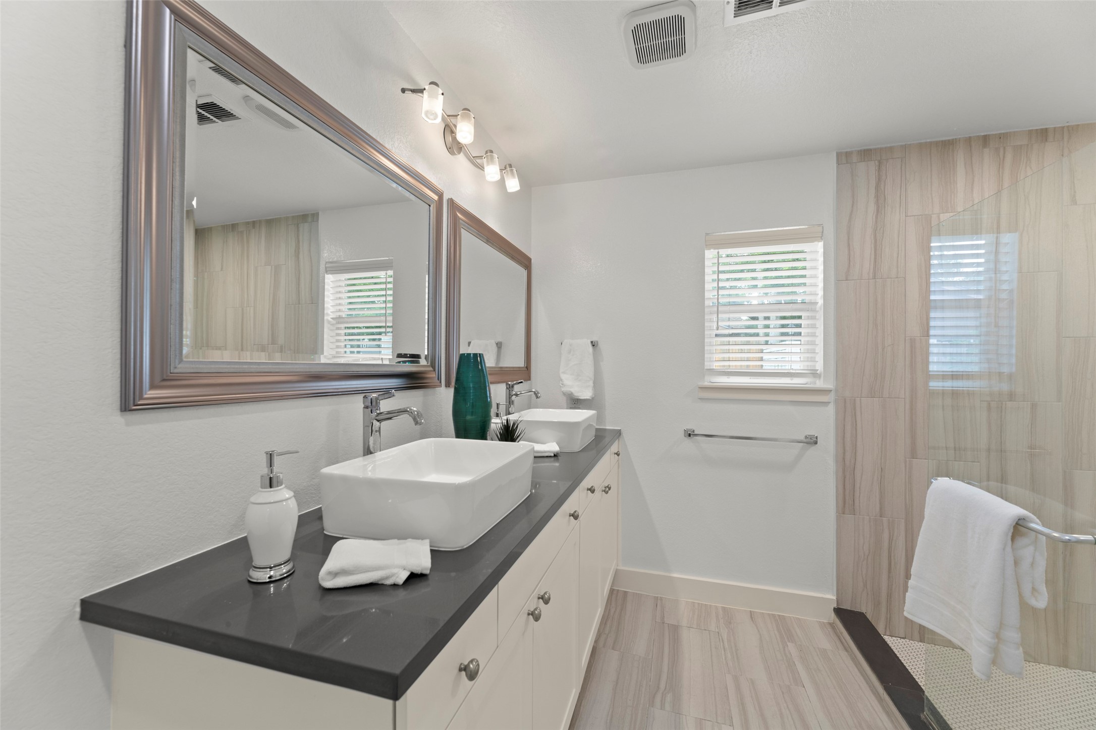 10611 Deerwood Road Houston, TX 77042 - Photo 20 of 35